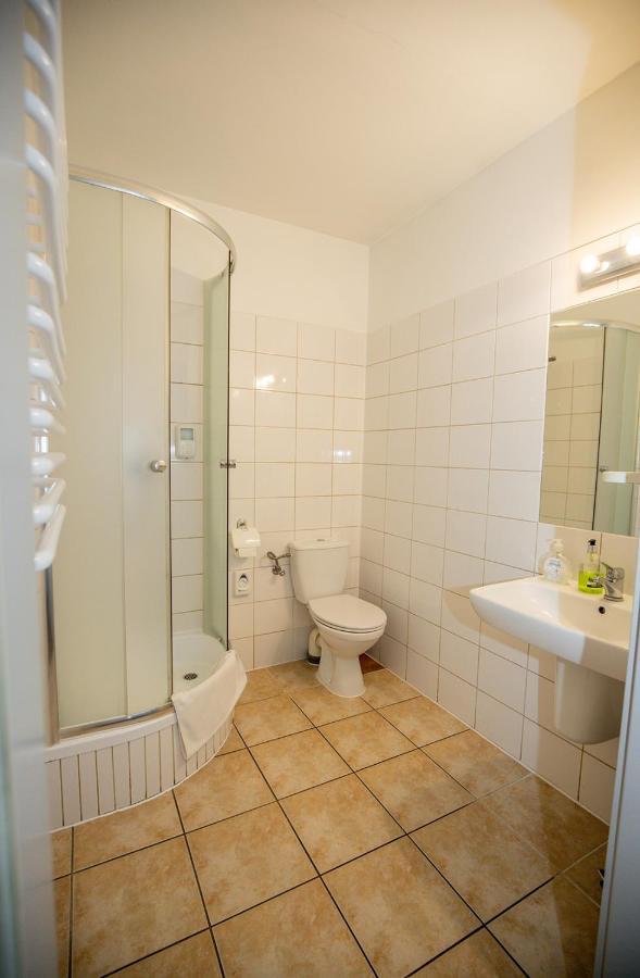 Pensjonat Rogatka Osieczna Buitenkant foto